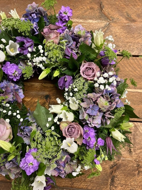 Loose wreath