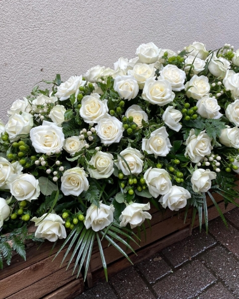 White rose Spray
